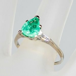 PEAR CUT EMERALD DIAMOND 14K WHTIE GOLD RING
